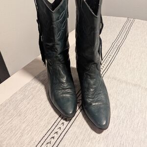Laredo Emerald Green Leather Tassel Cowgirl Heeled Boots. Size 9M.